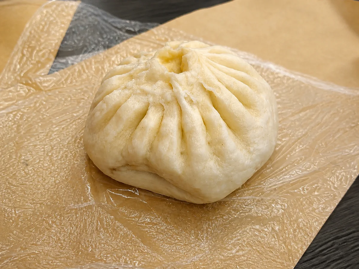 Bao cotto al vapore appena aperto