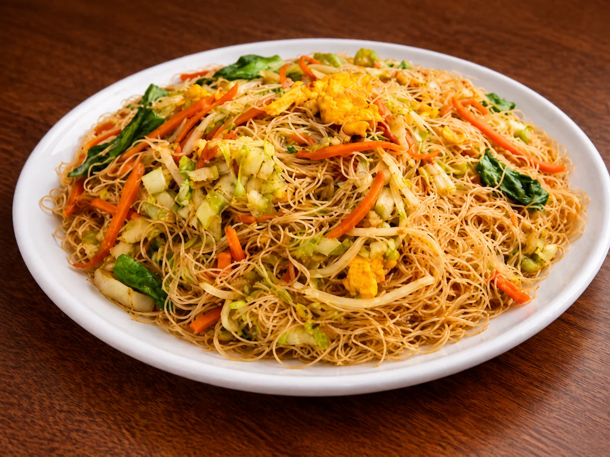 Spaghetti di riso saltati con verdure